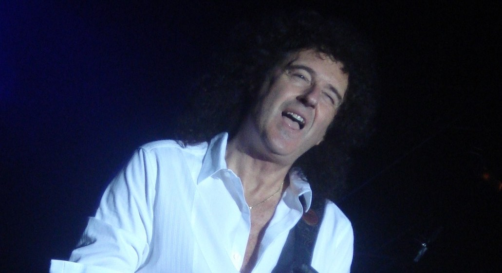 Átvette lovagi kitüntetését III. Károly királytól Sir Brian May