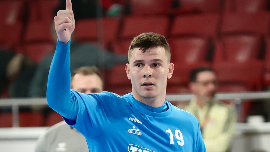 Éles Benedek is légiósnak áll