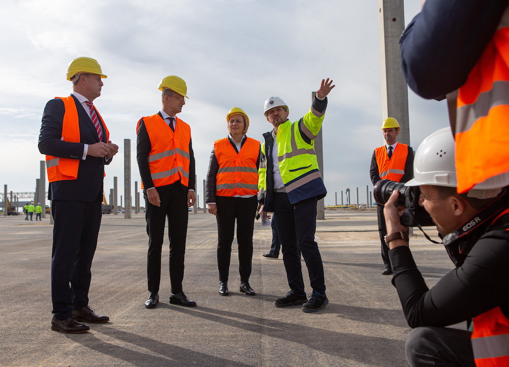 Jövőre elektromos modelleket is gyárt a Mercedes Kecskeméten