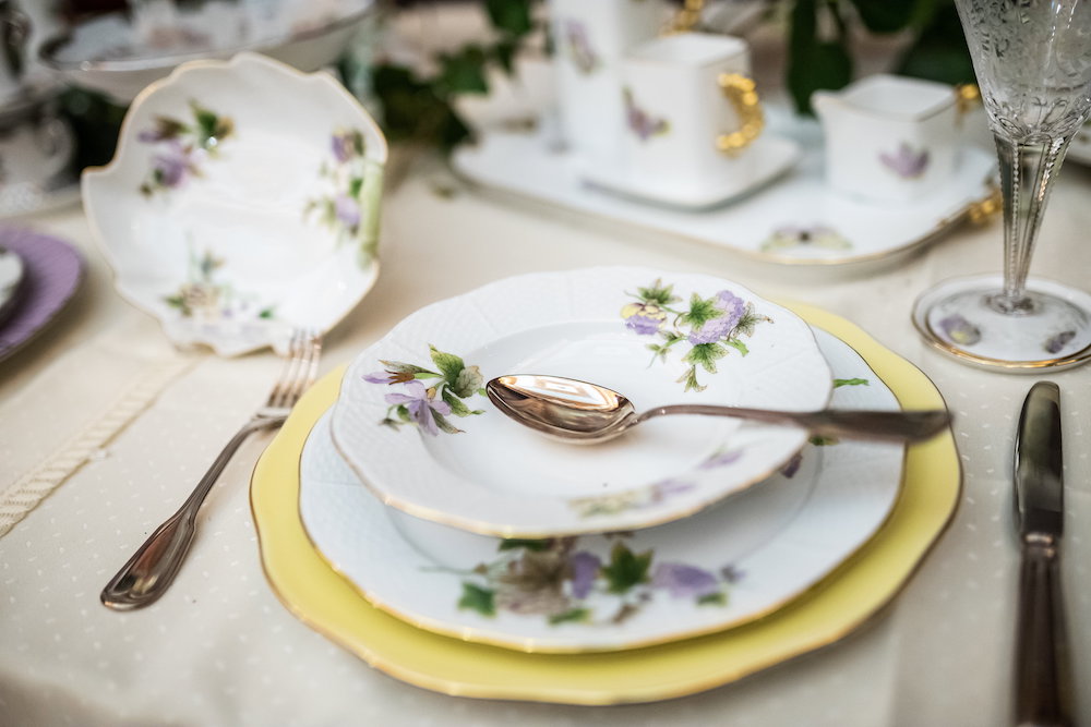 Herendi porcelánokból nyílt kiállítás a Nemzeti Múzeumban