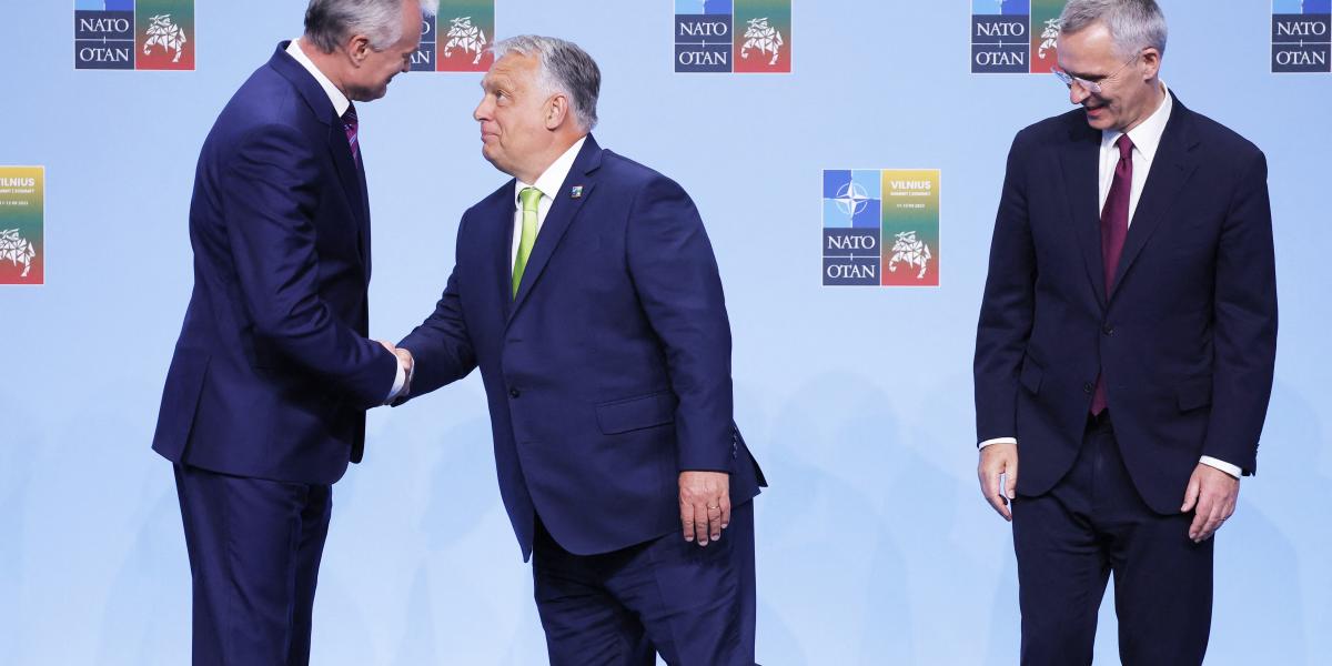 Orbán gyűrött nadrágja is feltűnt
