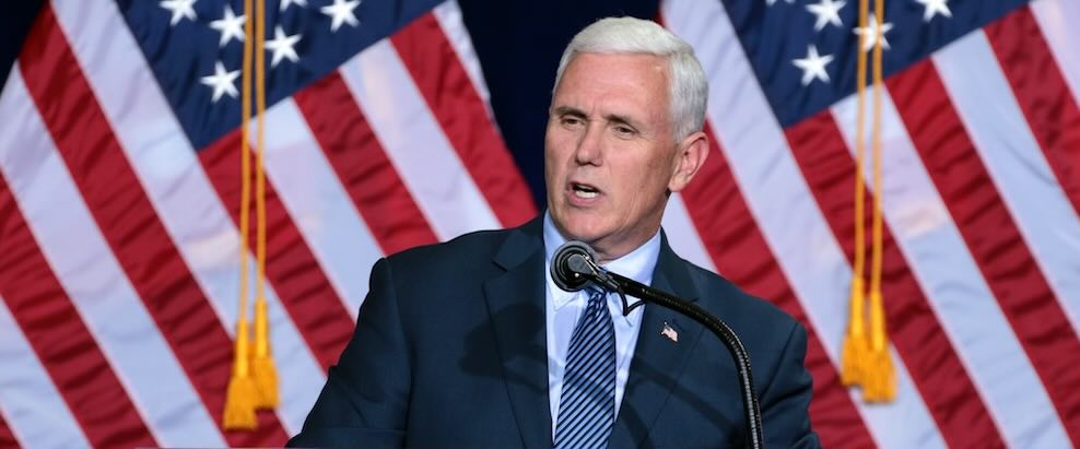 A republikánus Mike Pence felfüggesztette kampányát