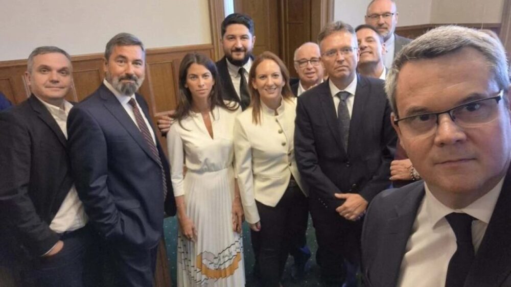 Családi körben búcsúztatták Hankót